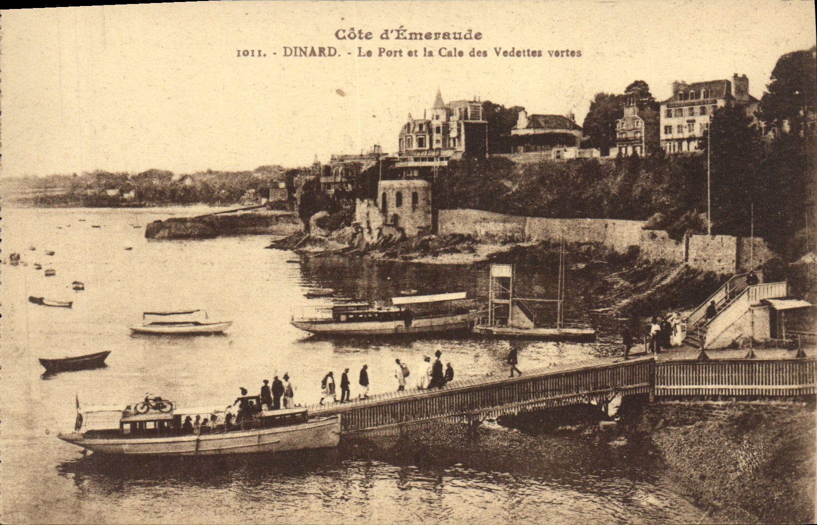 CPA Cote d'Emeraude Dinard Le Port et la Cale des Vedettes vertes 