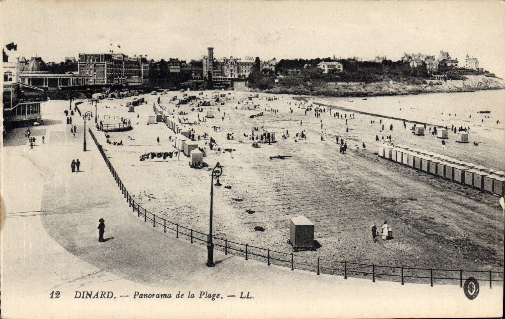CPA Dinard Panorama de la Plage 