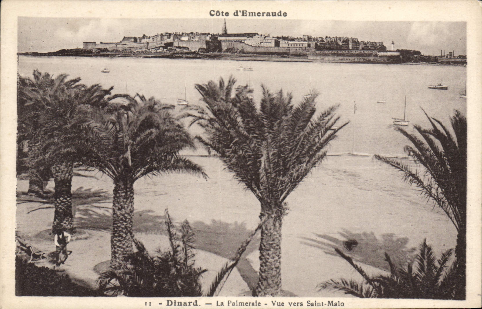 CPA Cote d'Emeraude Dinard La Palmerale Vue vers St Malo 