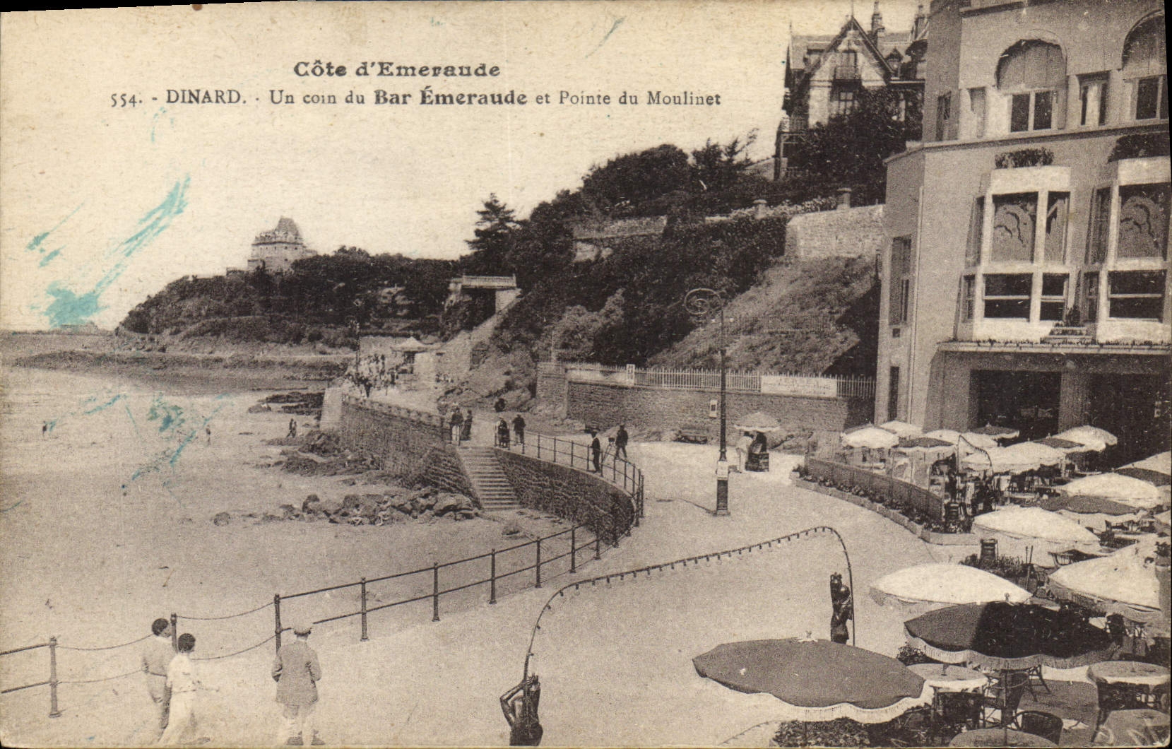 CPA Cote d'Emeraude Dinard Un coin du Bar Emeraude et Pointe du Moulinet 