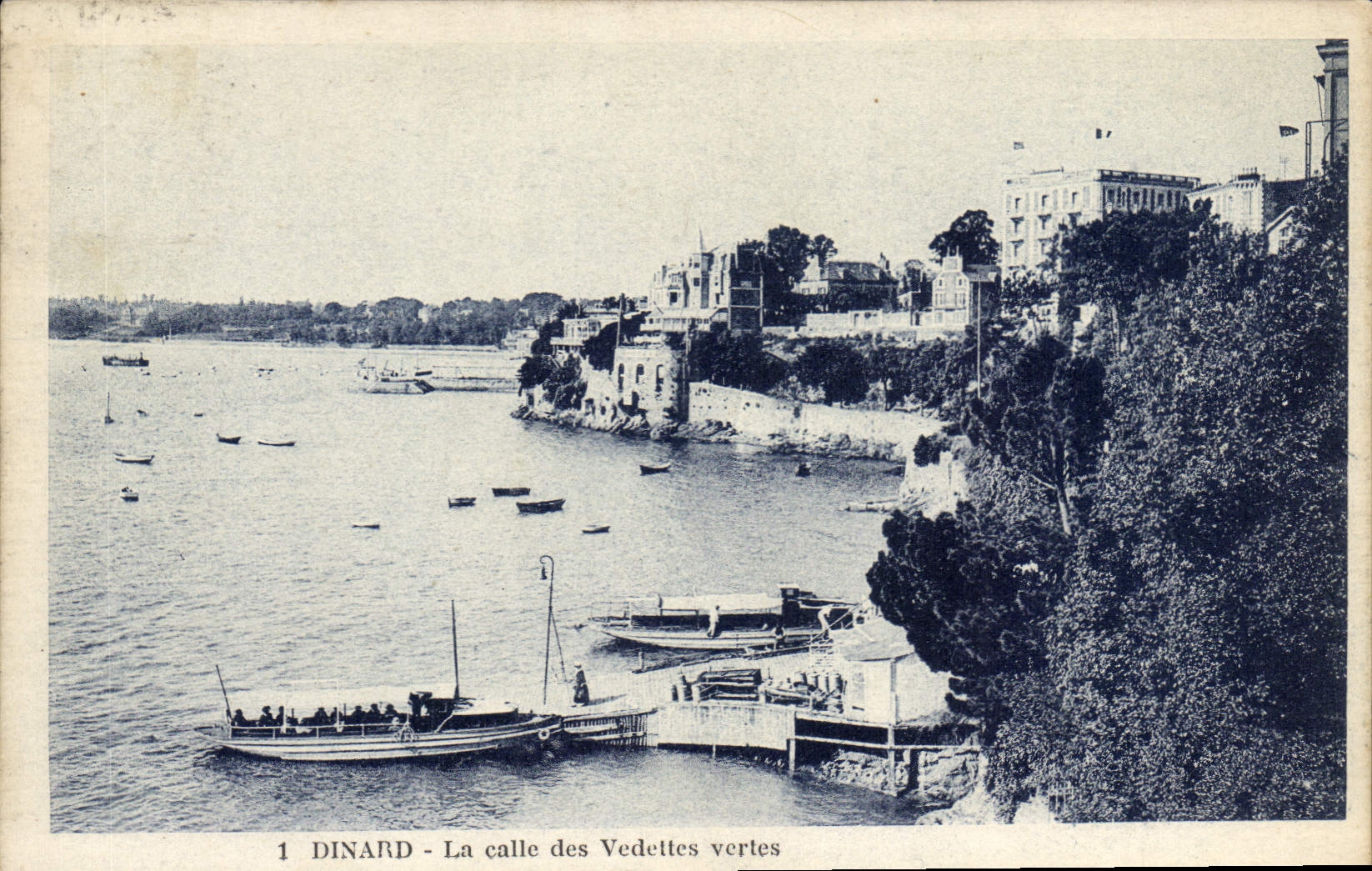 CPA Dinard La Calle des Vedettes vertes 
