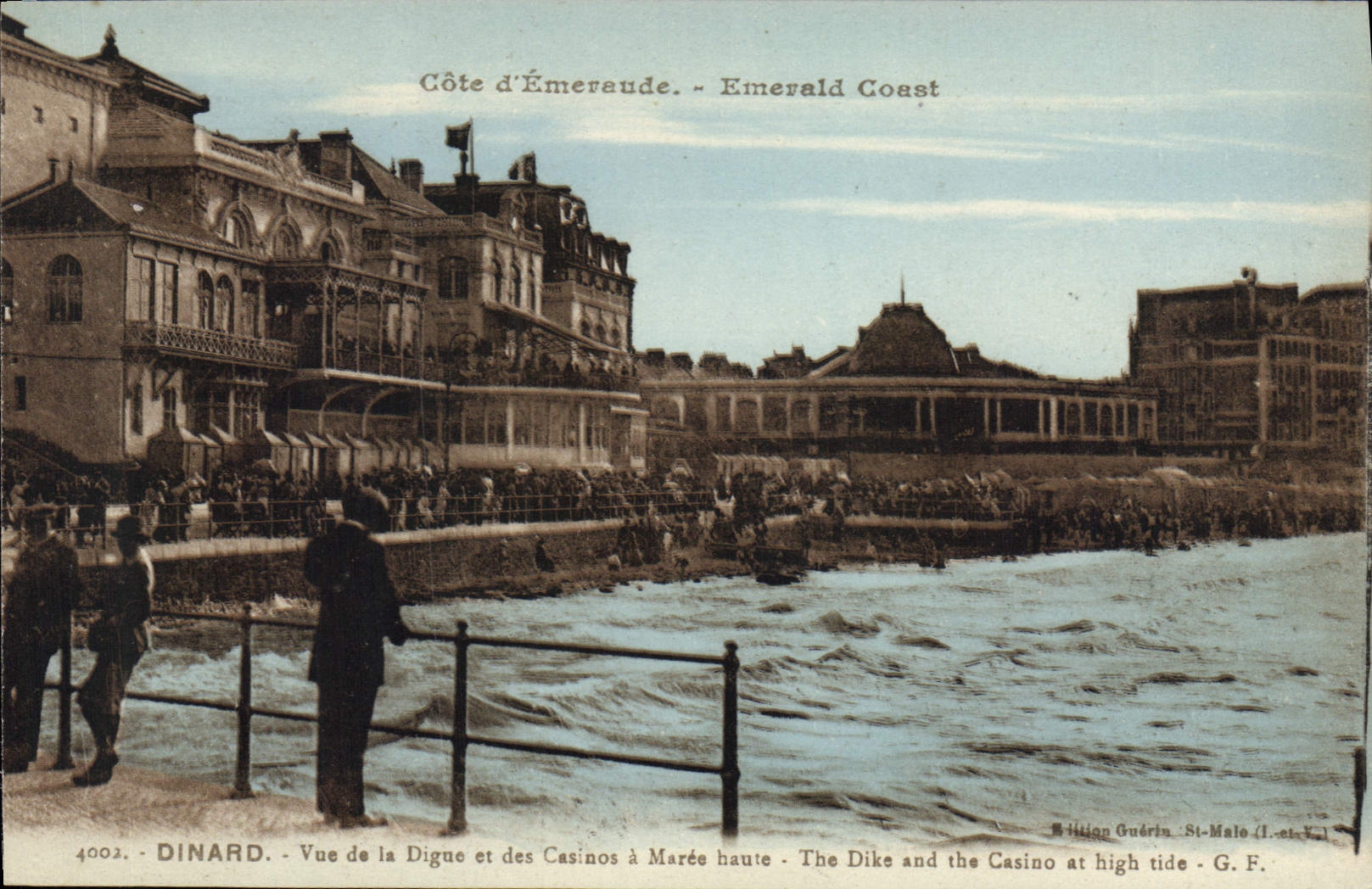 CPA Cote d'Emeraude Dinard Vue de la Digue et des Casinos a Maree haute