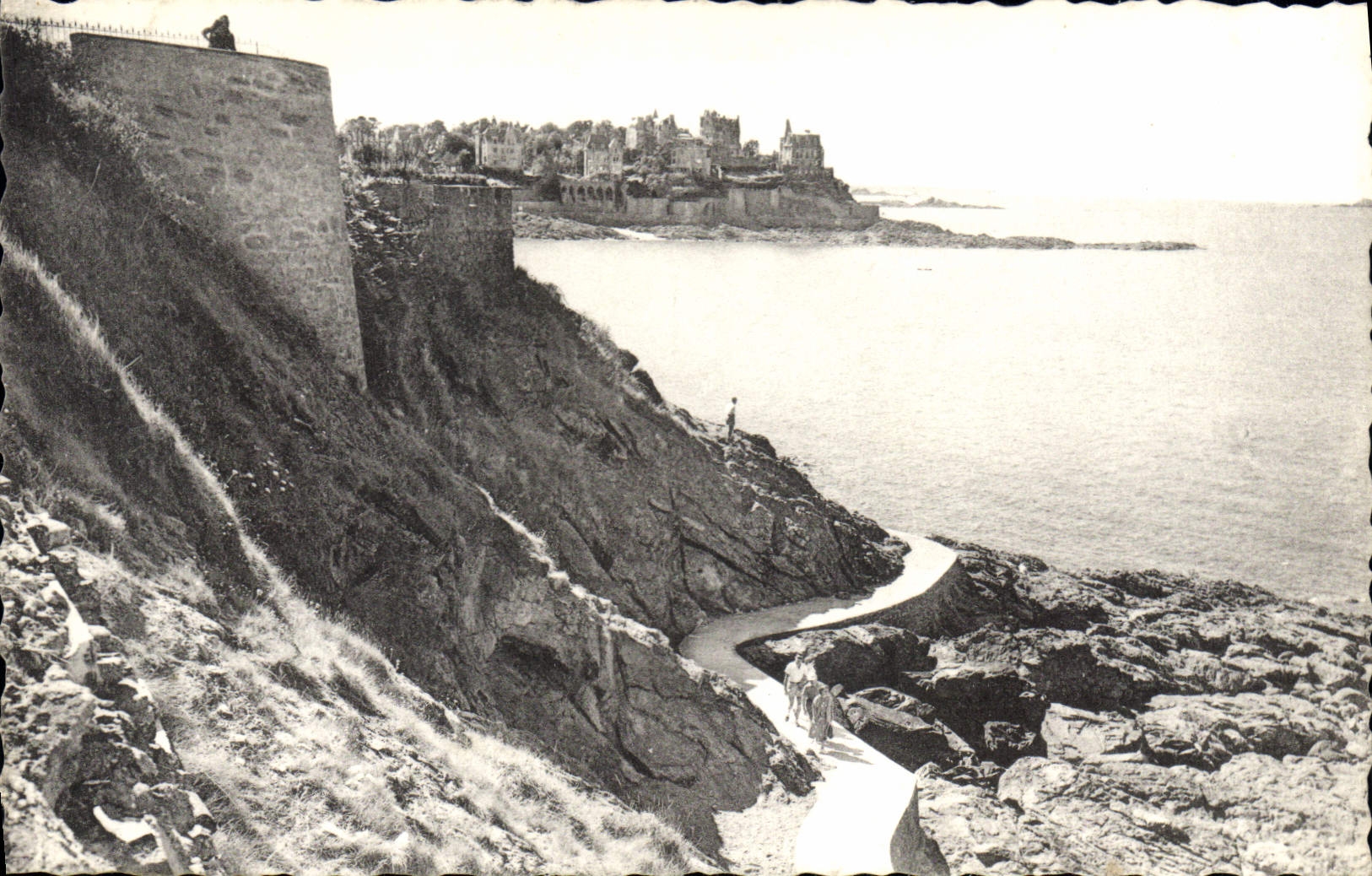 CPA Dinard Promenade a la Pointe du Moulinet 