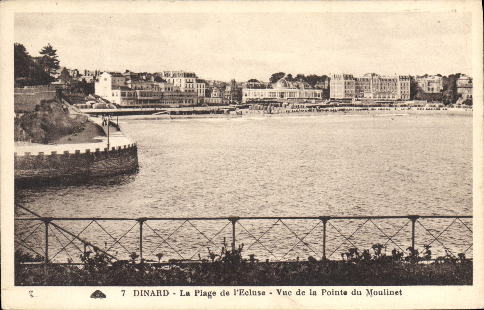CPA Dinard La Plage de l'Ecluse Vue de la Pointe du Moulinet