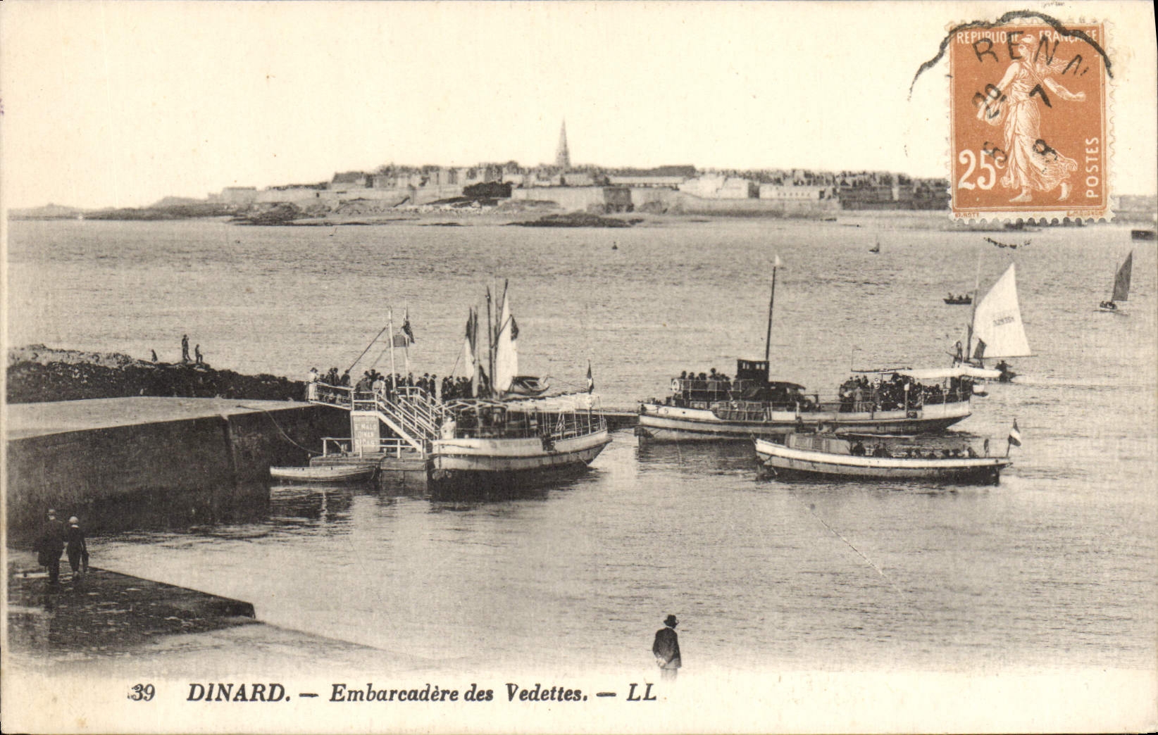 CPA Dinard Embarcadere des Vedettes 