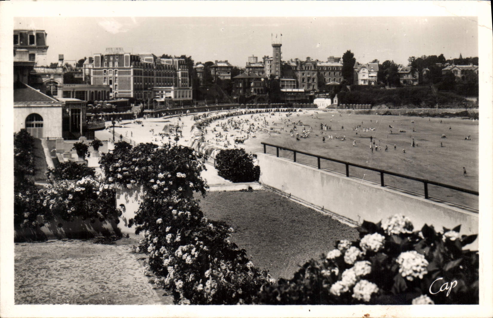 CPA Dinard La Plage vue du Casino Municipal
