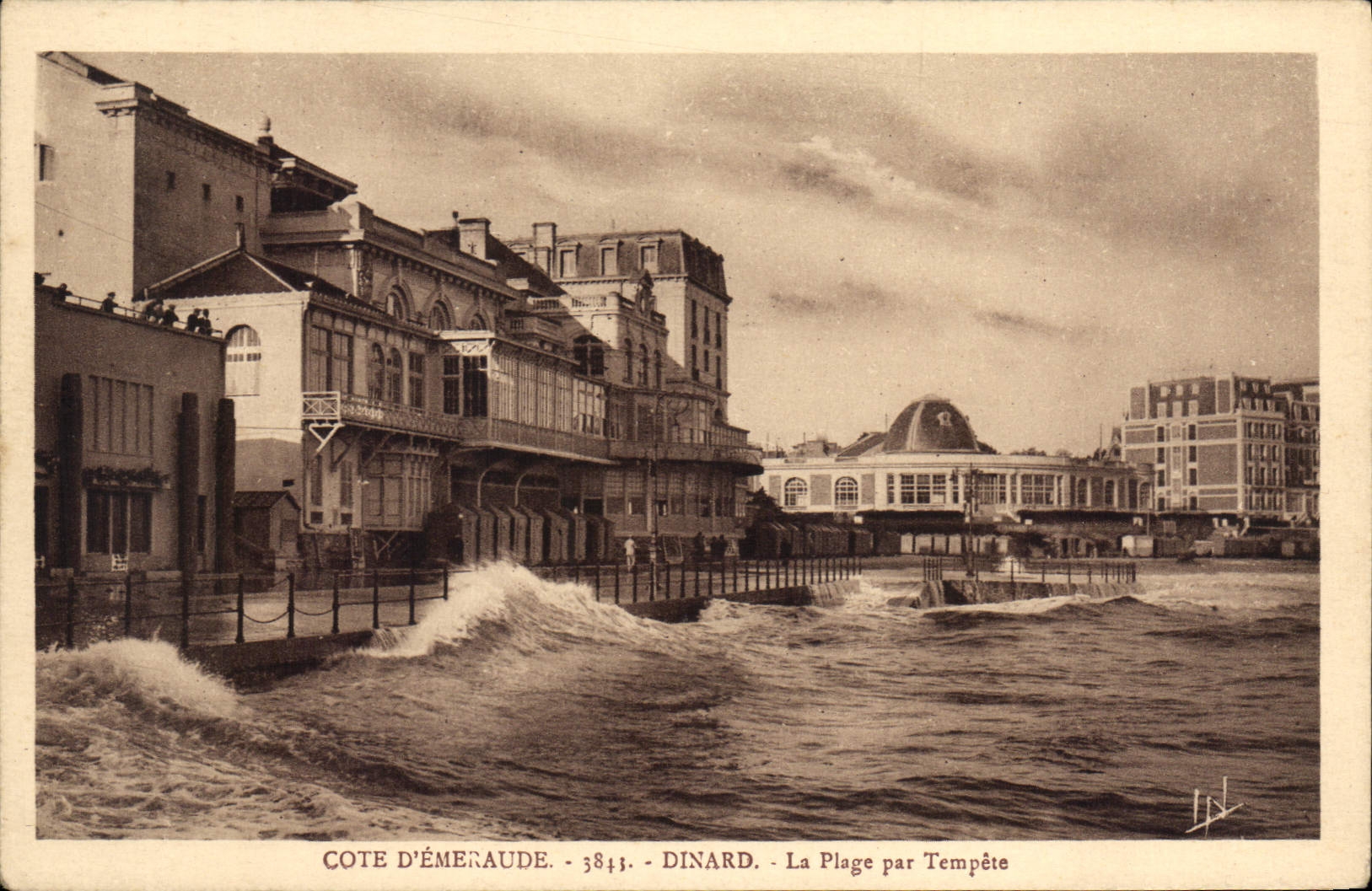 CPA Cote d'Emeraude Dinard La Plage par Tempete 