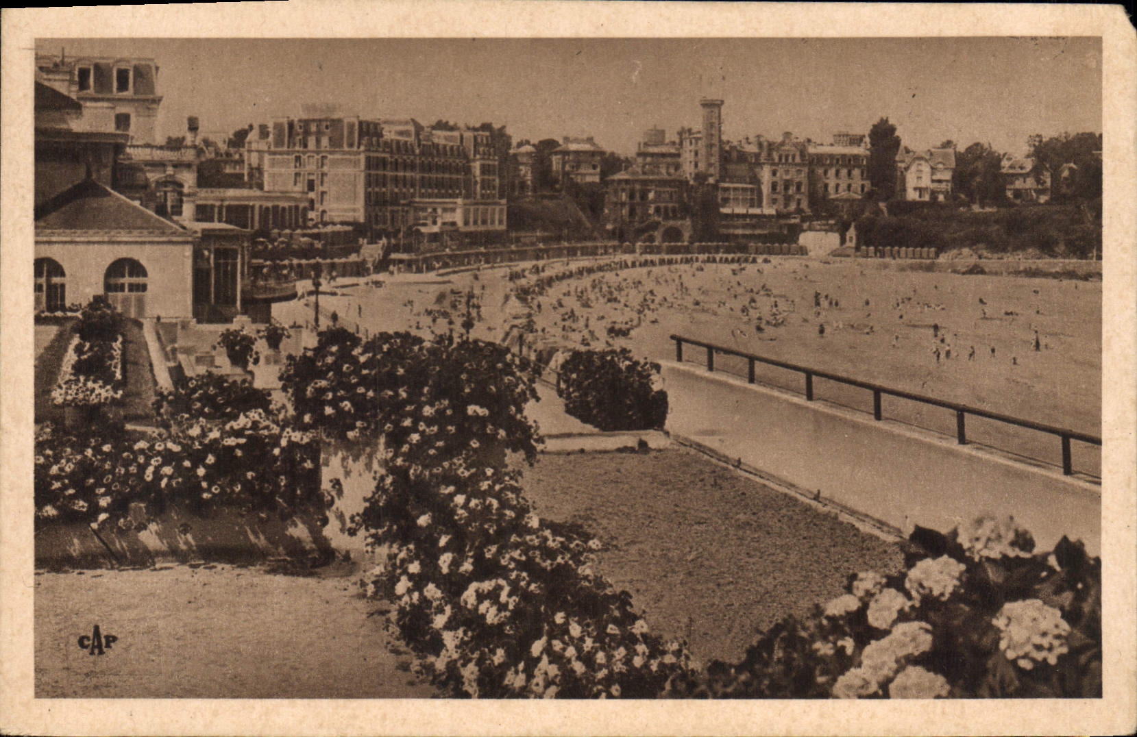 CPA Dinard La Plage vue du Casino Municipal 