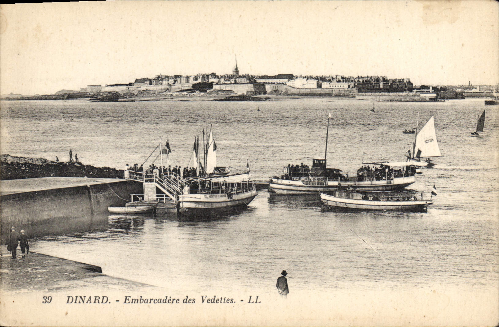 CPA Dinard Embarcadere des Vedettes 