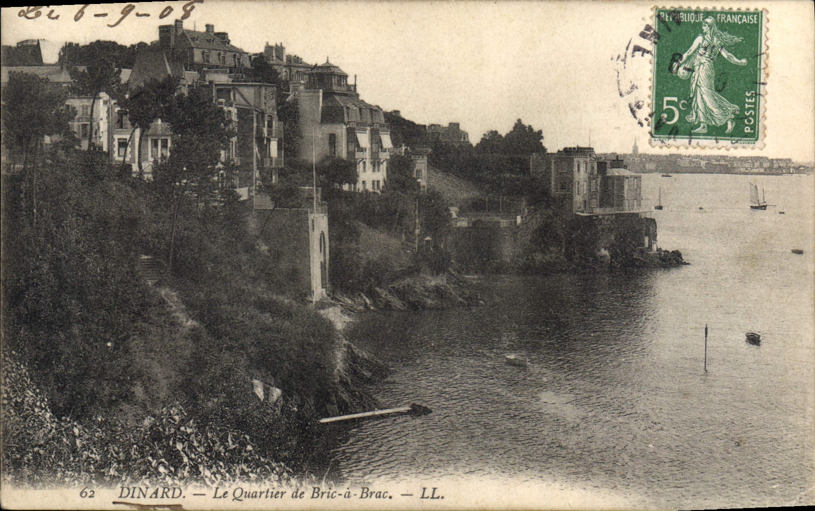 CPA Dinard Le Quartier de Bric a Brac 