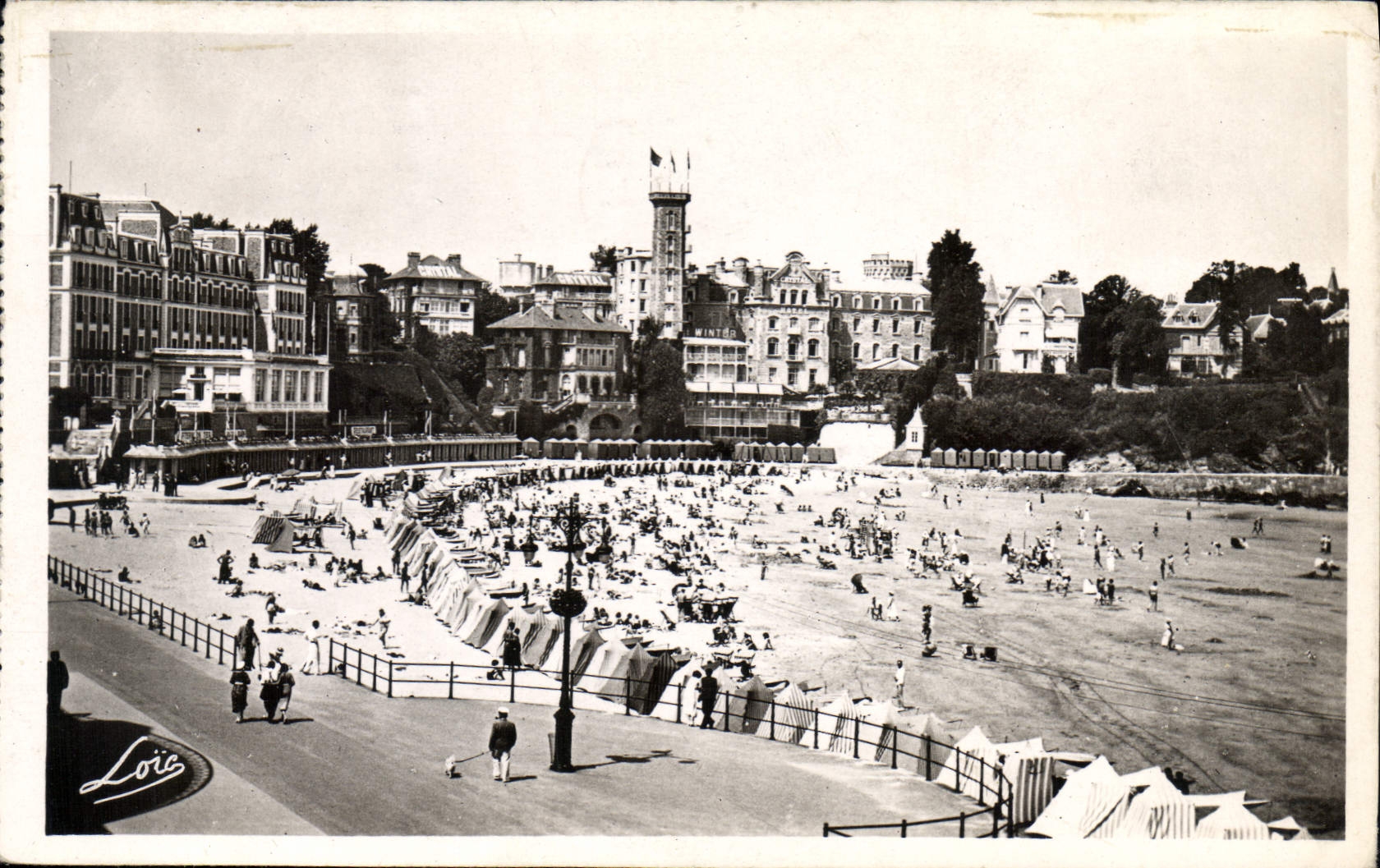 CPA Cote d'Emeraude Dinard Un Coin de la Plage Hotel Royal et Crystal Hotel 