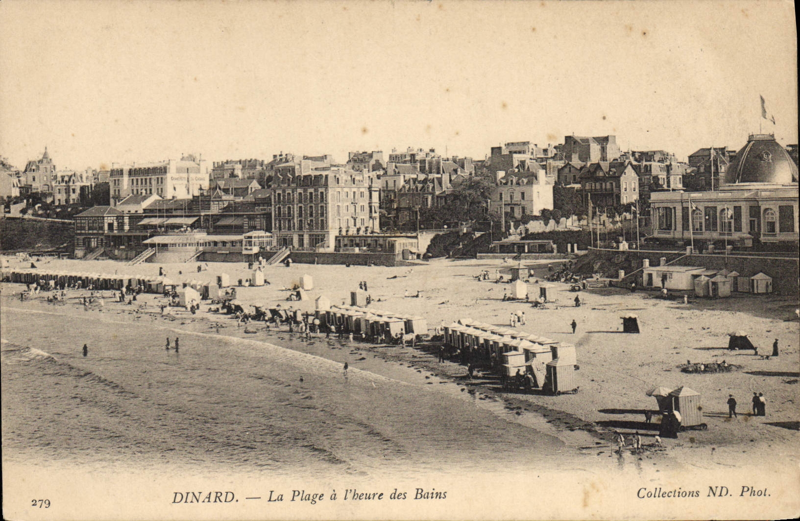 CPA Dinard La Plage a Lheure des Bains 