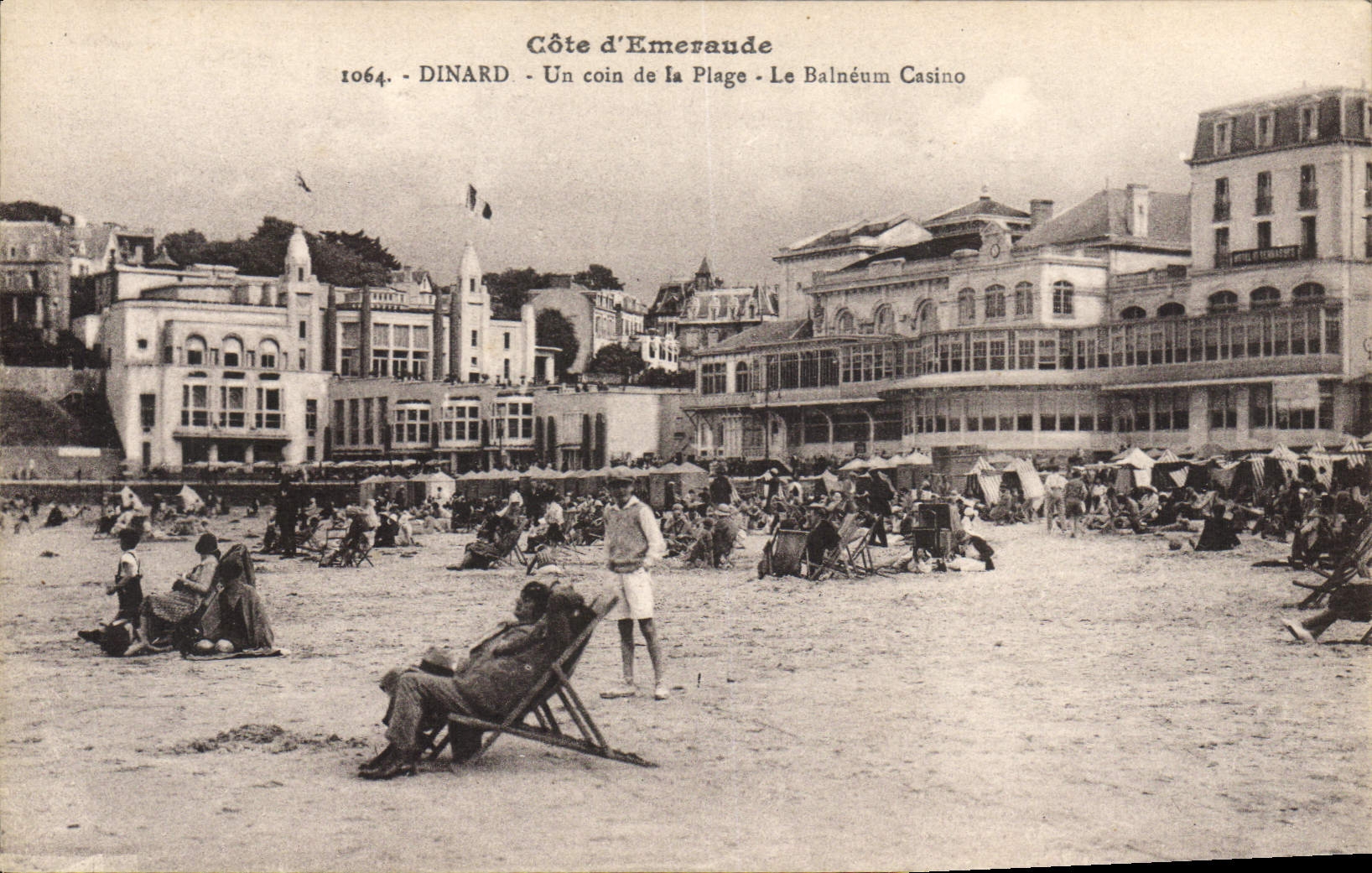 CPA Cote d'Emeraude Dinard Un coin de la Plage Le Balneum Casino