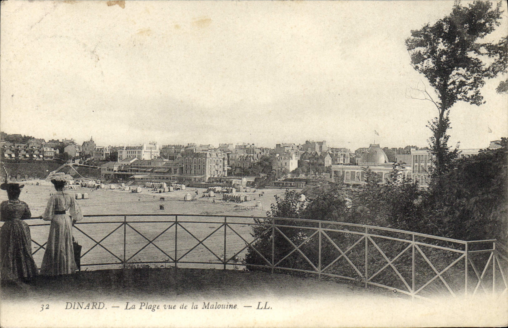 CPA Dinard La Plage vue de la Malouine 