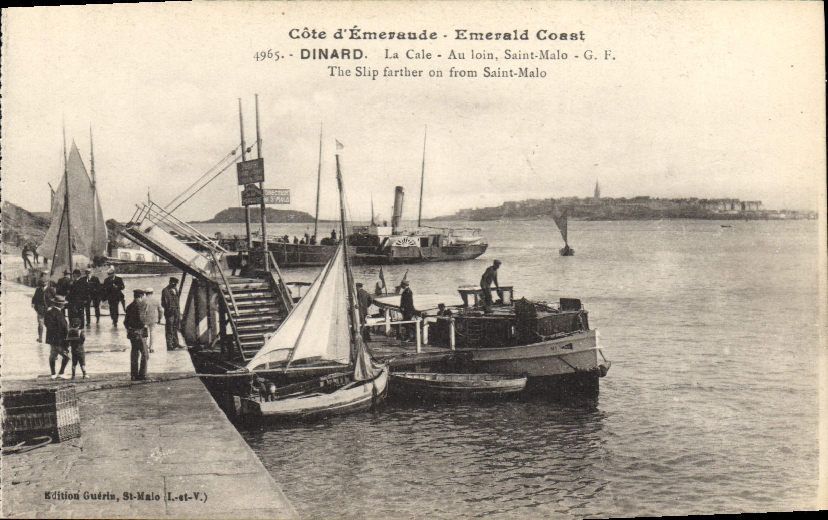 CPA Cote d'Emeraude Dinard La Cale au loin St Malo 