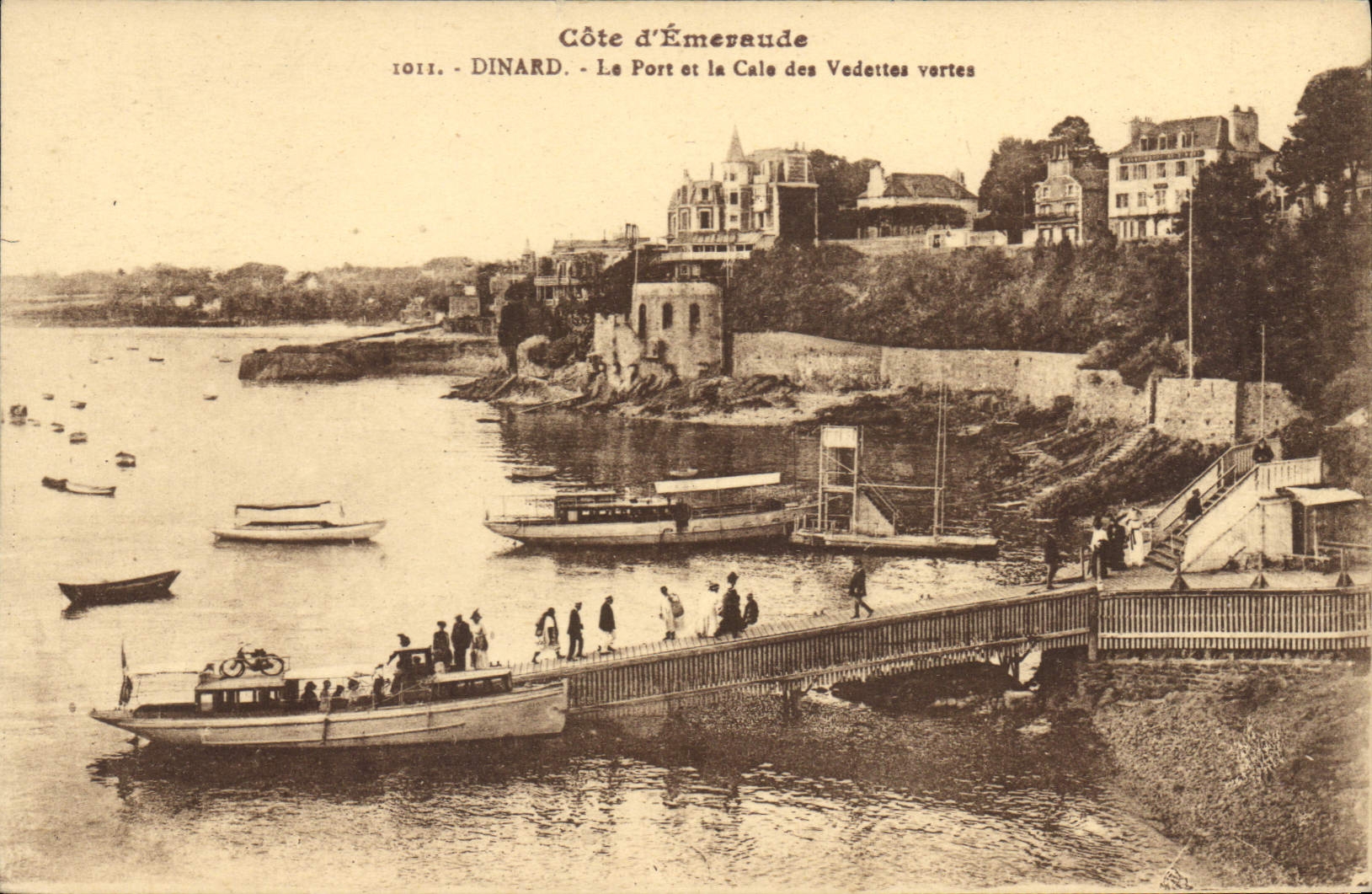 CPA Cote d'Emeraude Dinard Le Port et la Cale des Vedettes Vertes 