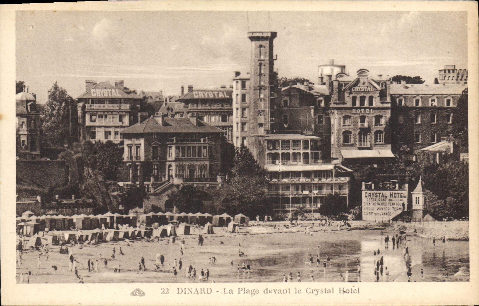 CPA Dinard La Plage devant le Crystal Hotel 