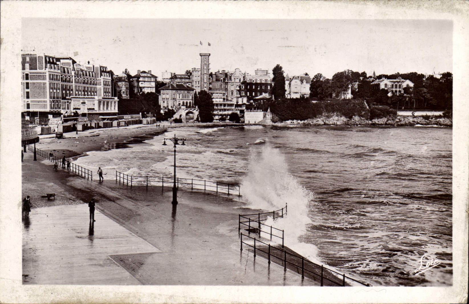 CPA Cote d'Emeraude Dinard Plage par tempete 