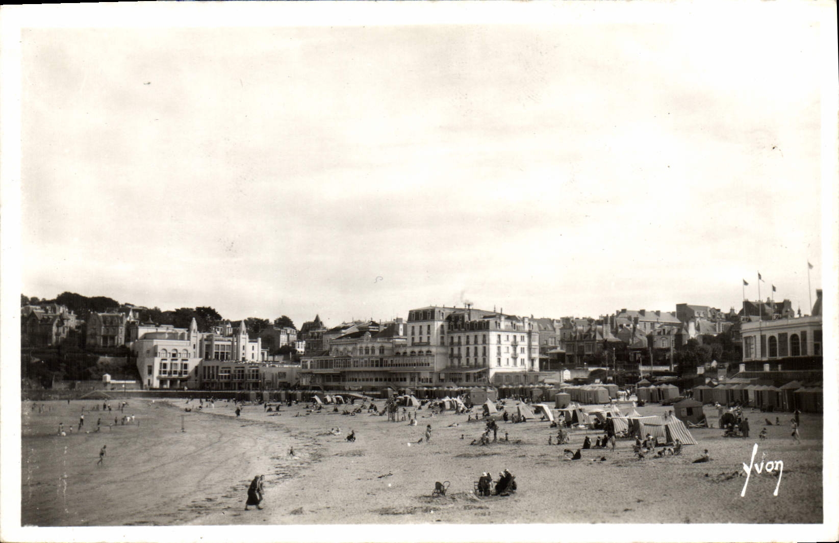 CPA Dinard I et V La Plage vue de la Pointe de la Malouine 