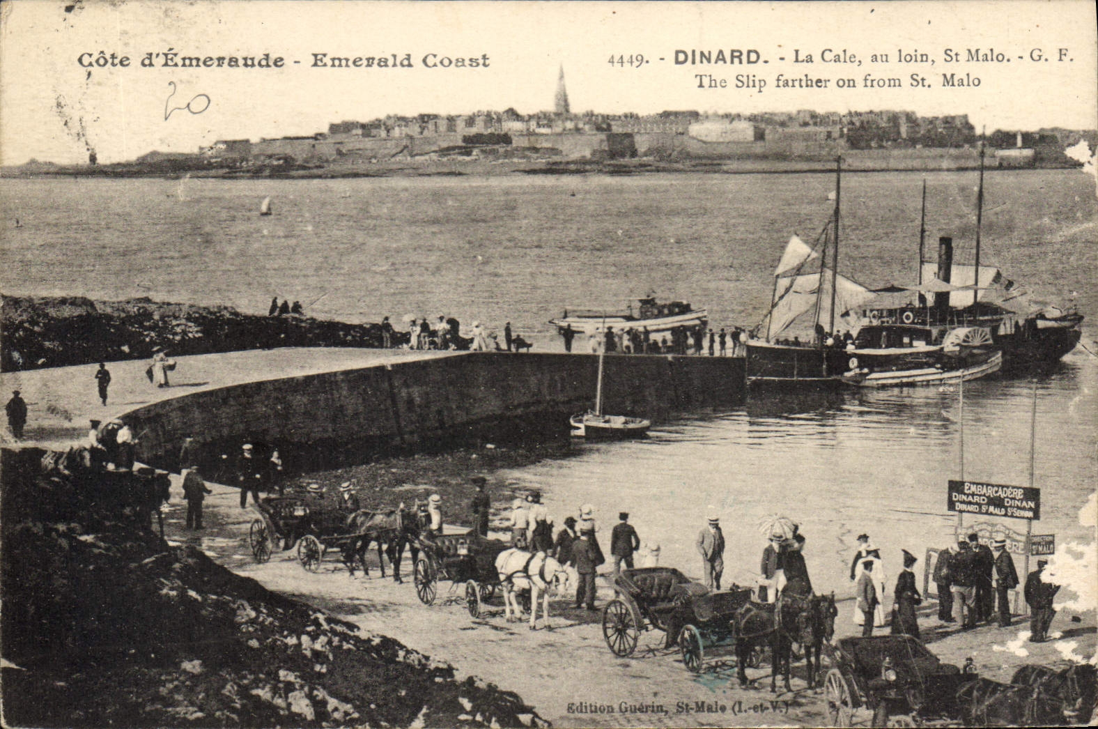 CPA Cote d'Emeraude Dinard La Cale au loin St Malo