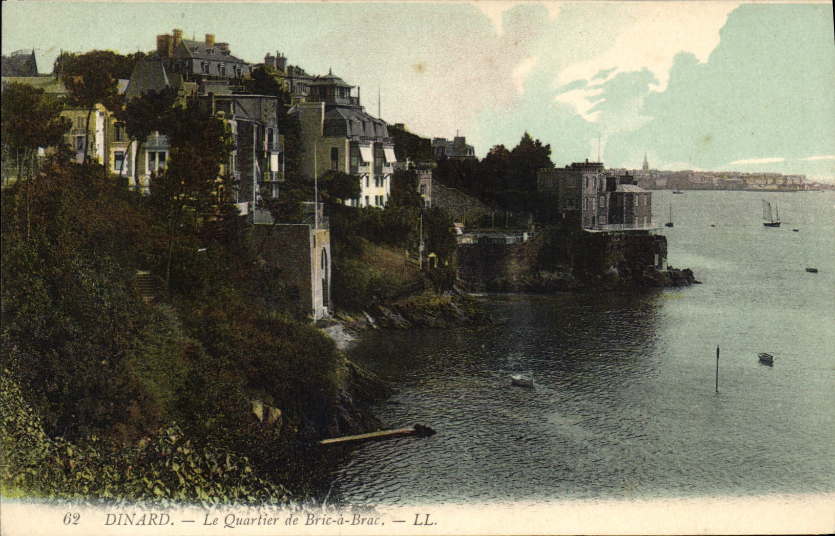 CPA Dinard Le Quartier de Bric a Brac 