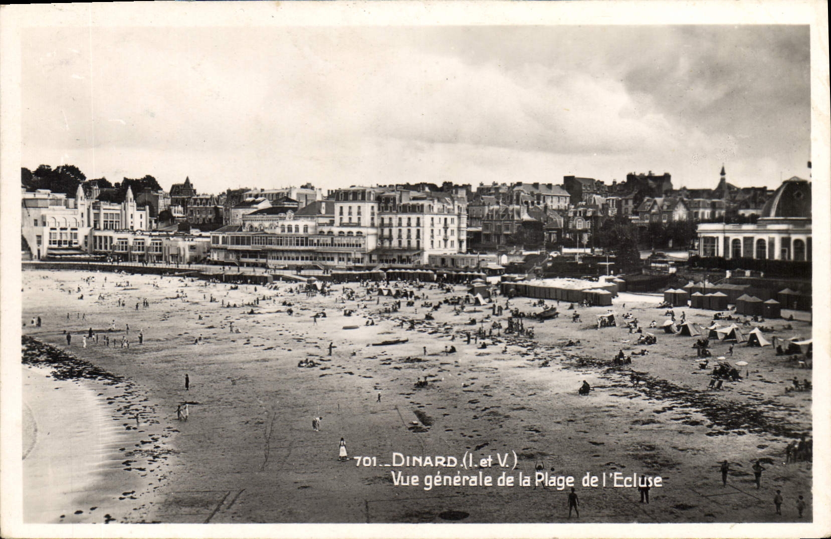 CPA Dinard I et V Vue generale de la Plage de l'Ecluse