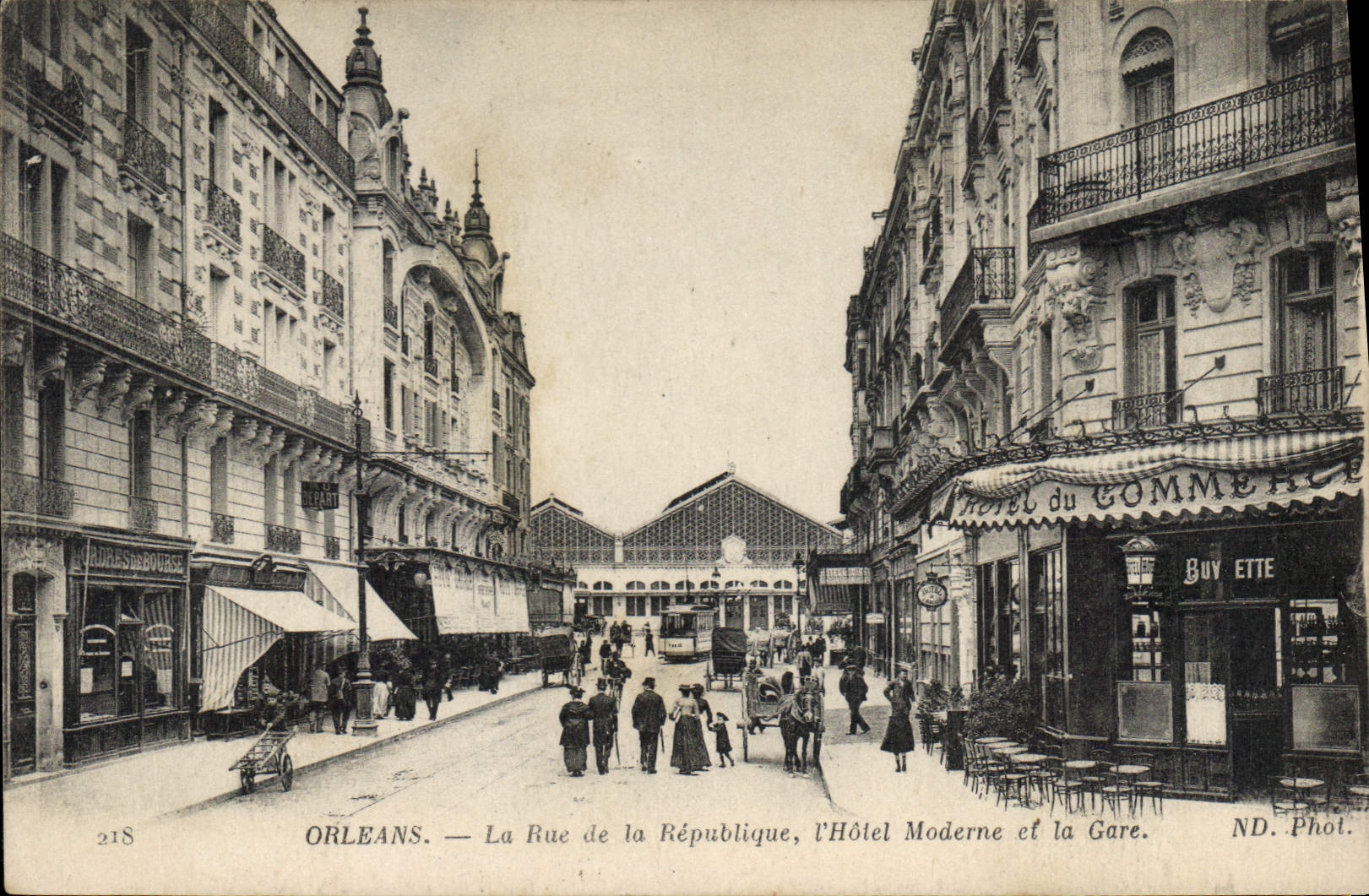 CPA Orleans La Rue de la Republique l'Hotel Moderne et la Gare Hotel du Commerce
