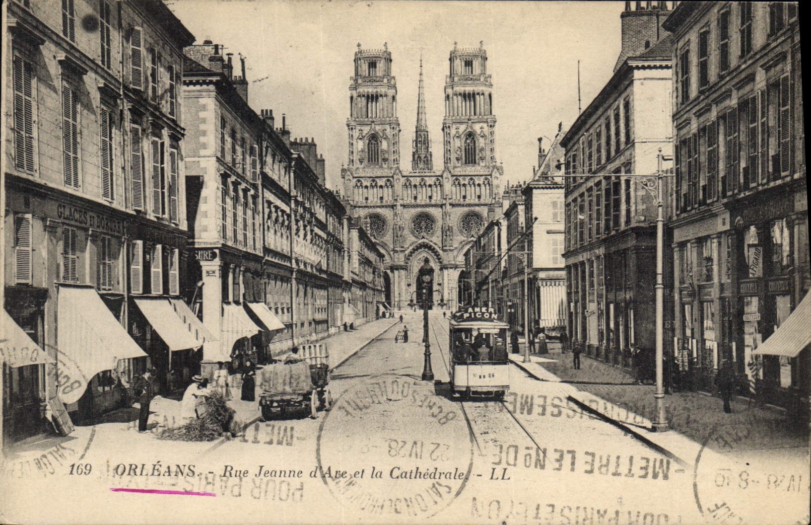 CPA Orleans Rue Jeanne d'Arc et la Cathedrale 