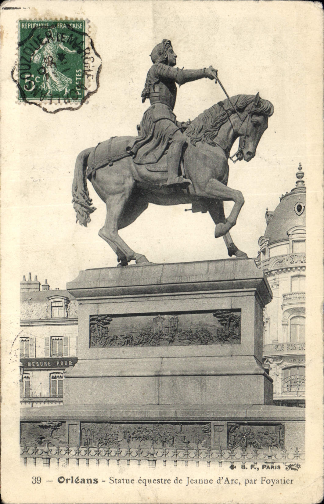 CPA Orleans Statue equestre de Jeanne d'Arc 