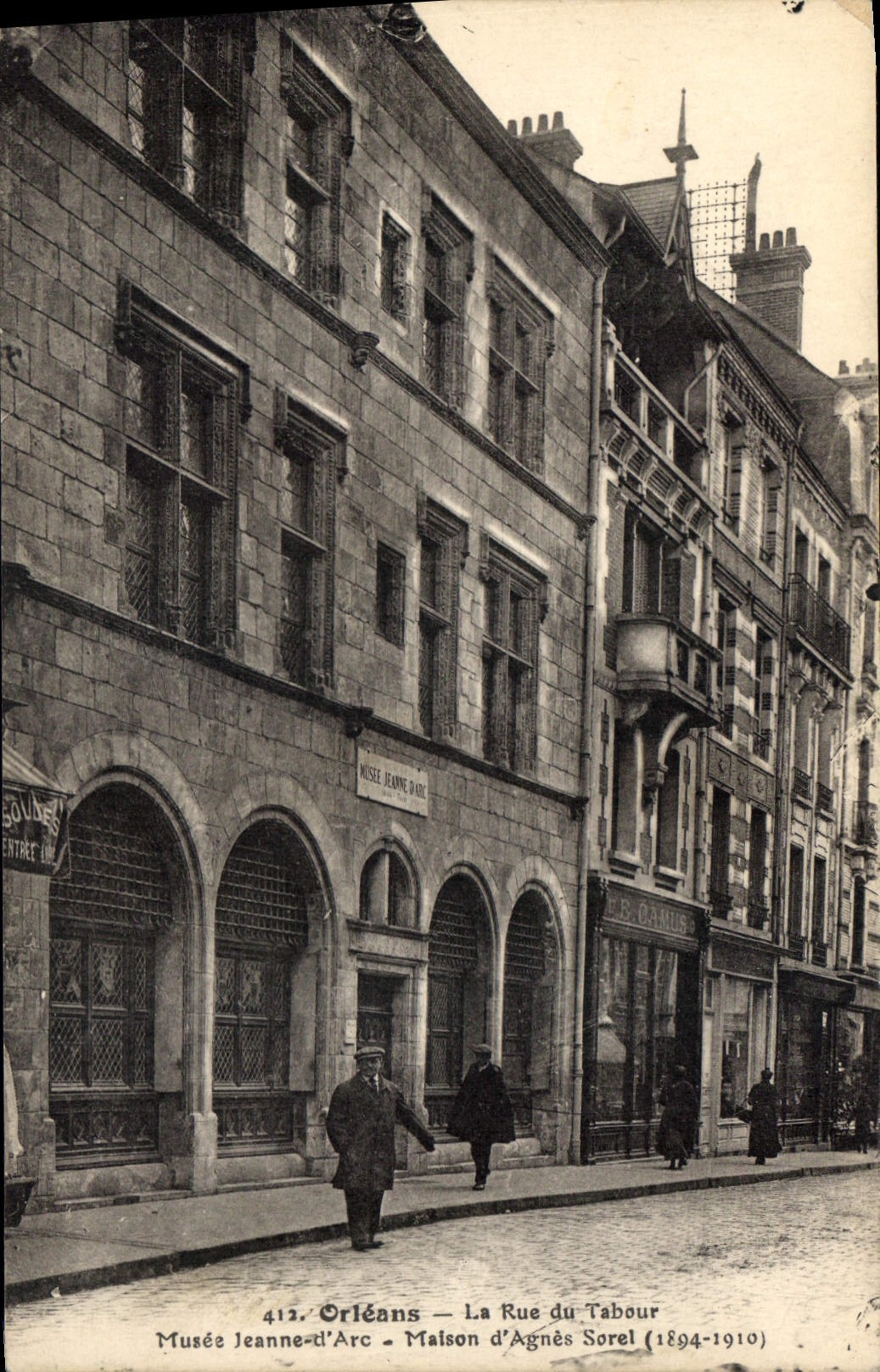 CPA Orleans La Rue du Tabour Musee Jeanne d'Arc 