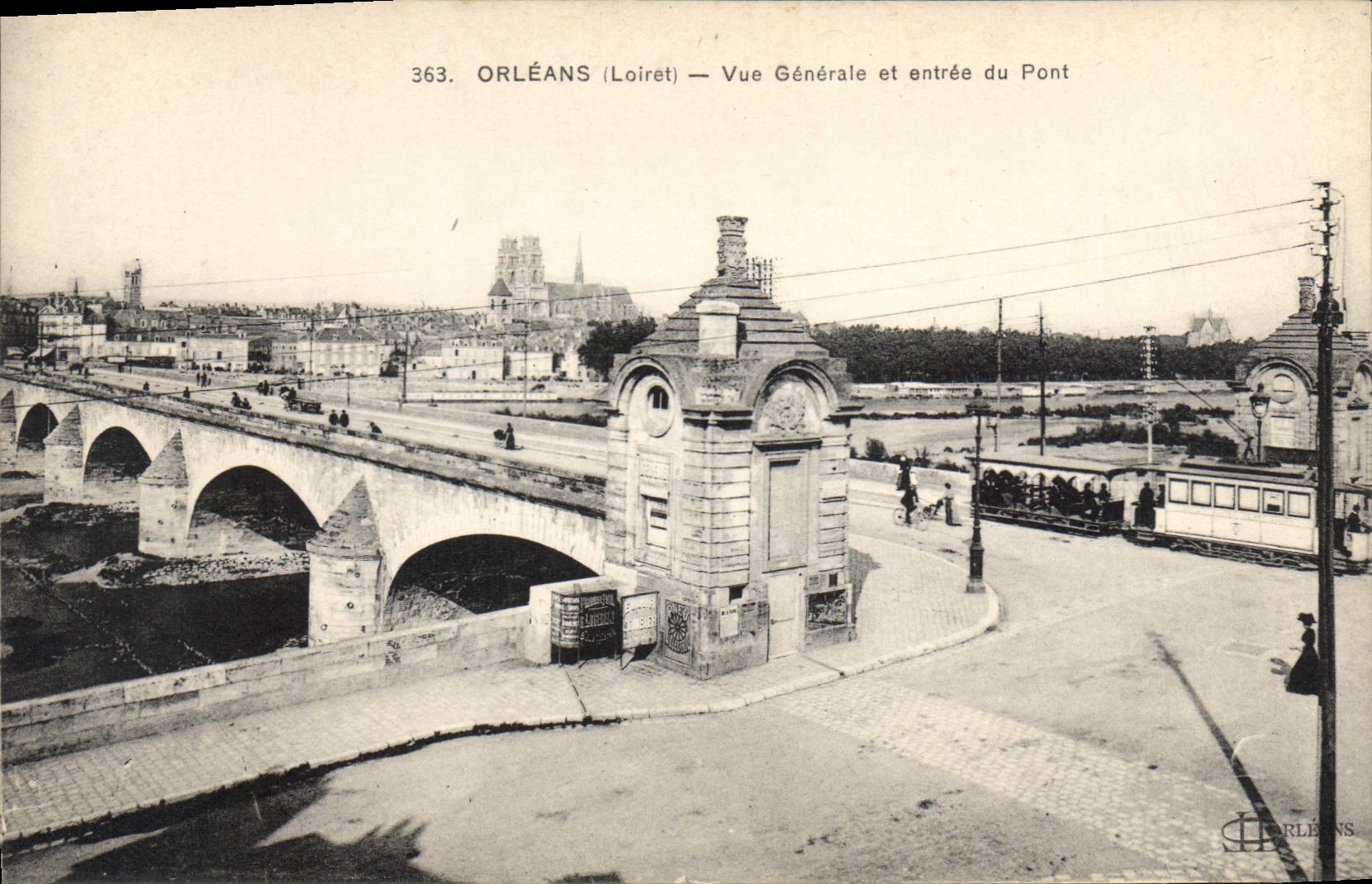 CPA Orleans Loiret Vue Generale et entree du Pont Tramway