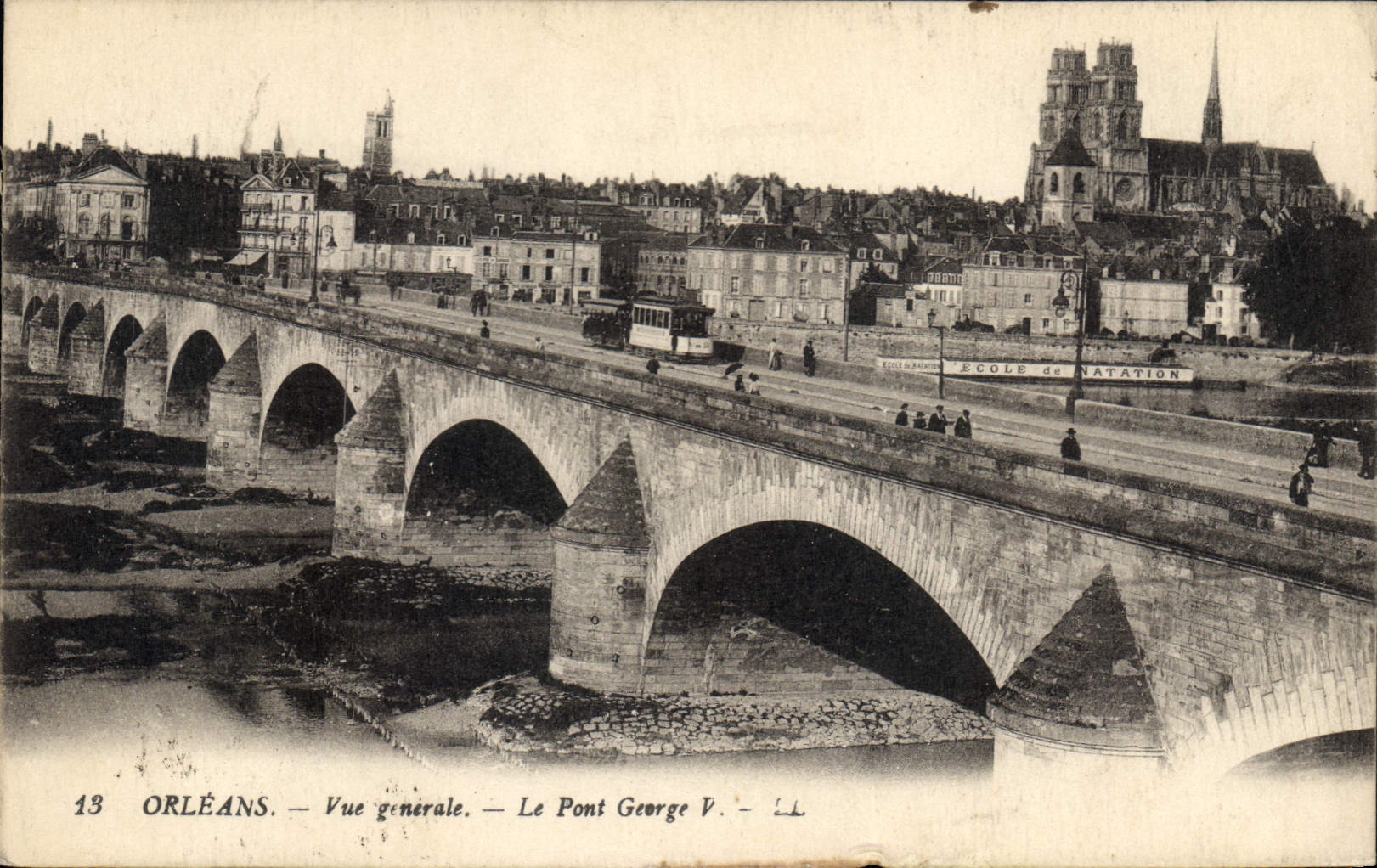 CPA Orleans Vue generale Le Pont George V 