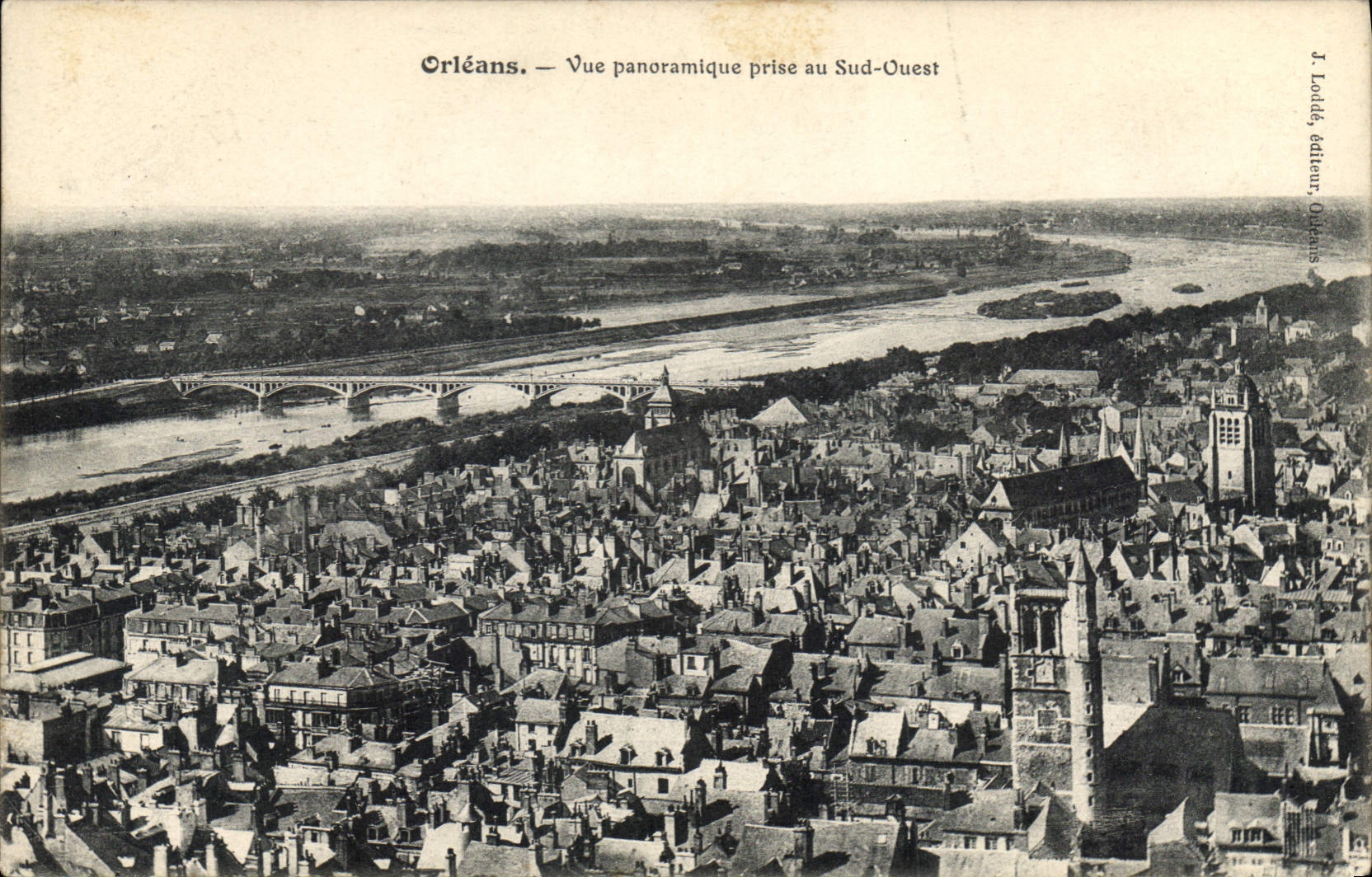 CPA Orleane Vue panoramique prise au Sud Ouest 