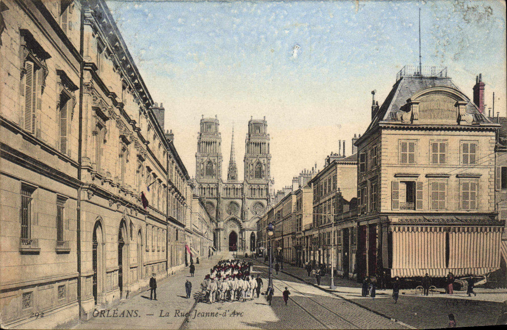 CPA Orleans La Rue Jeanne d'Arc Soldats Militaria