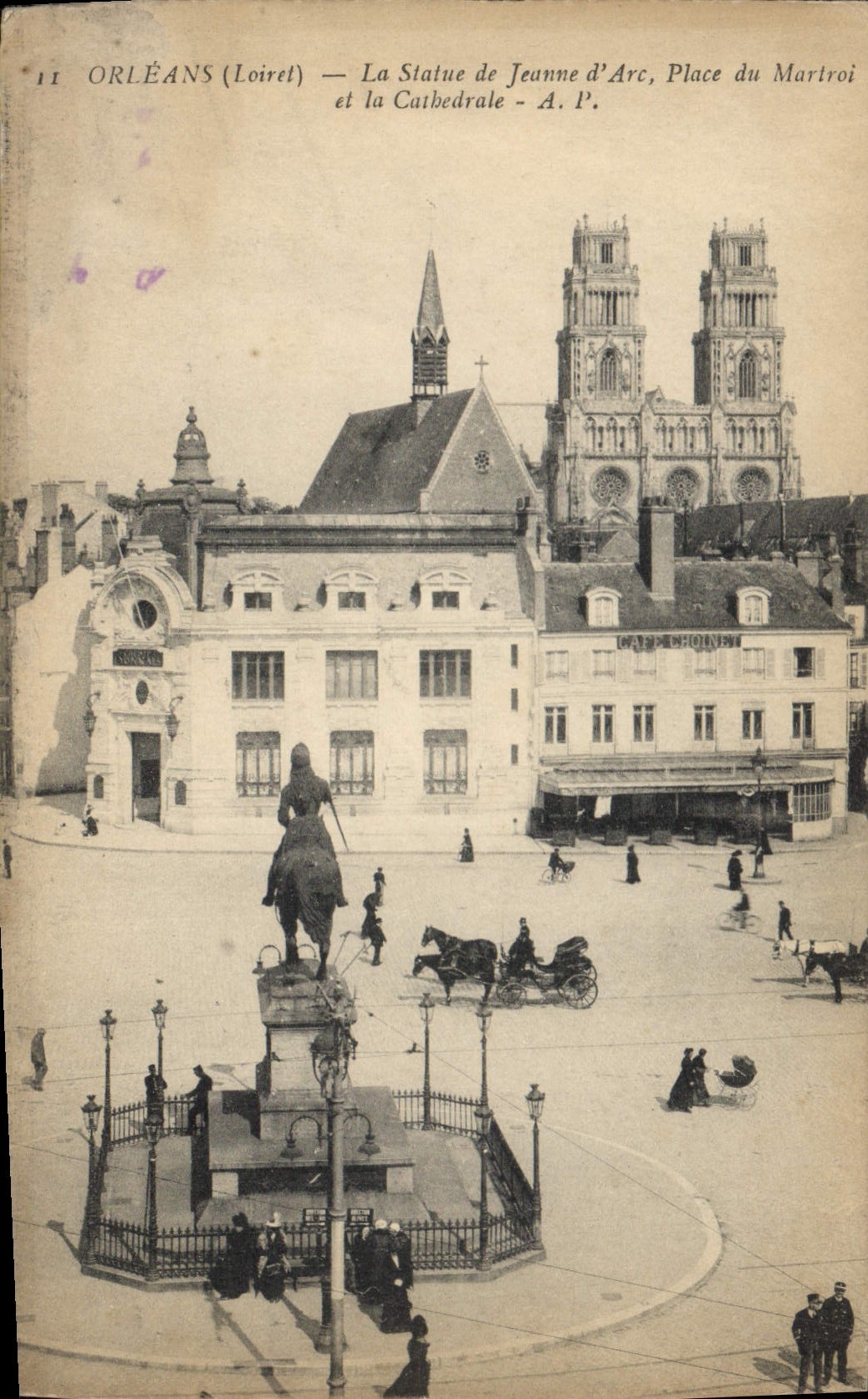 CPA Orleans Loiret La Statue de Jeanne d'Arc Place du Martroi 