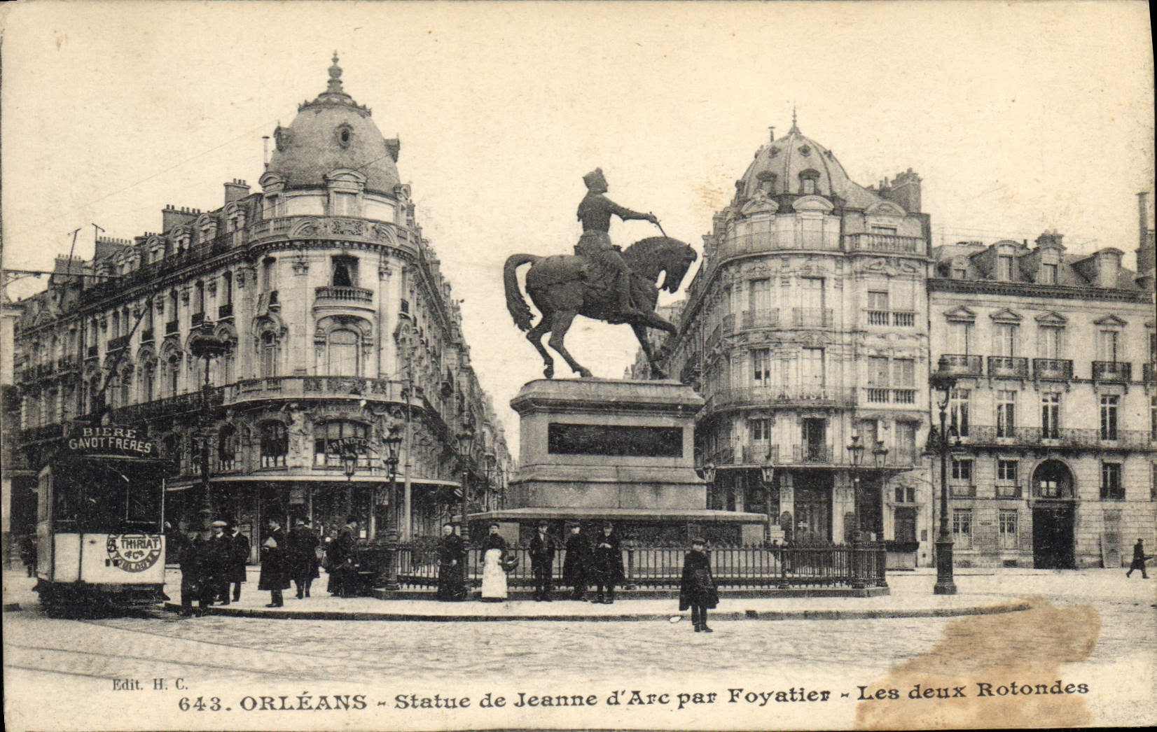 CPA Orleans Statue de Jeanne d'Arc Les deux Rotondes 