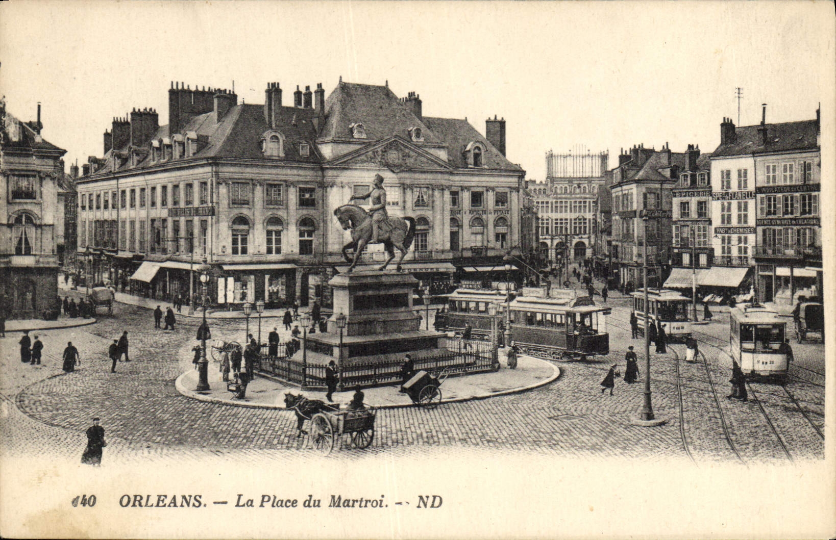 CPA Orleans La Place du Martroi Tramways