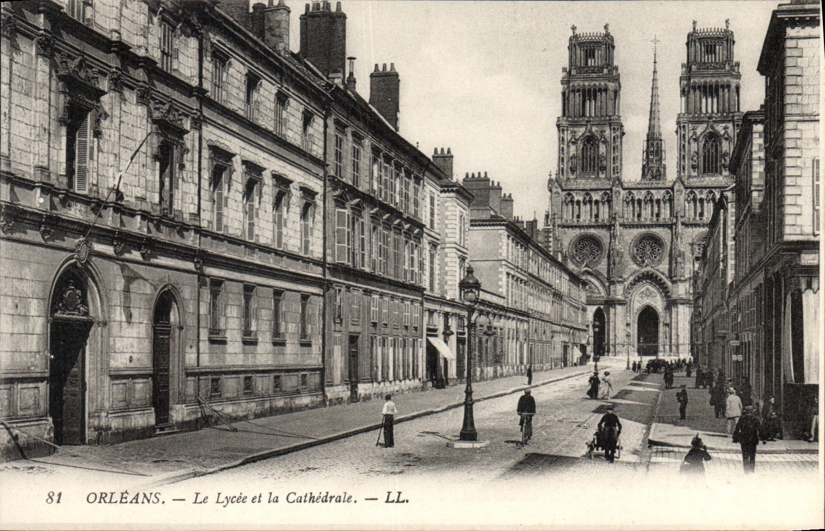 CPA Orleans Le Lycee et la Cathedrale 