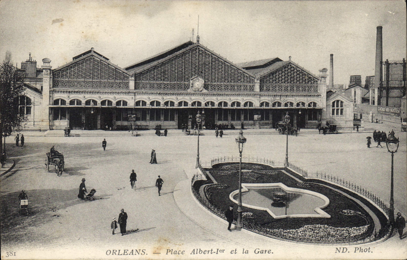 CPA Orleans Place Albert I et la Gare 