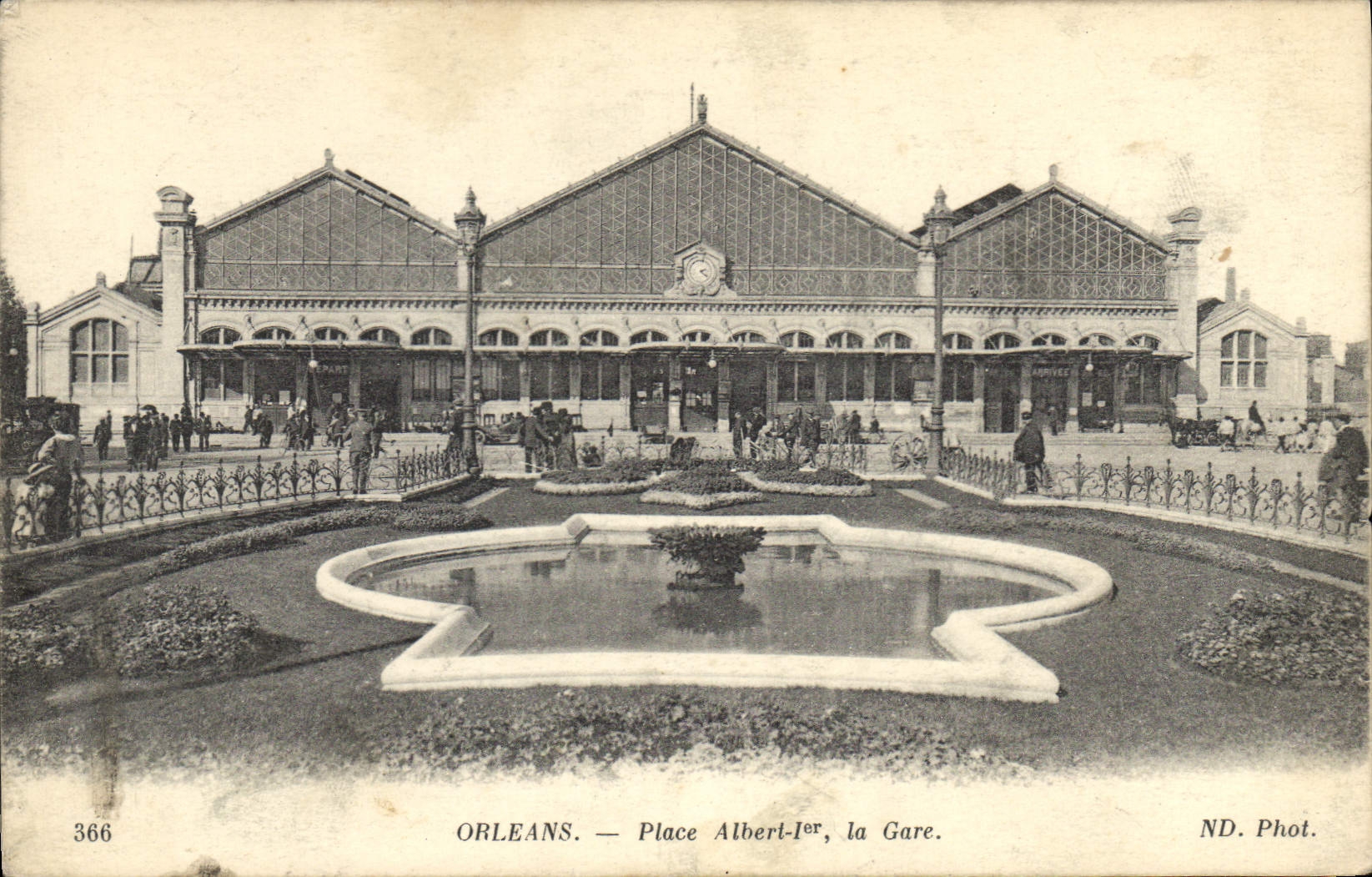 CPA Orleans Place Albert I la Gare 