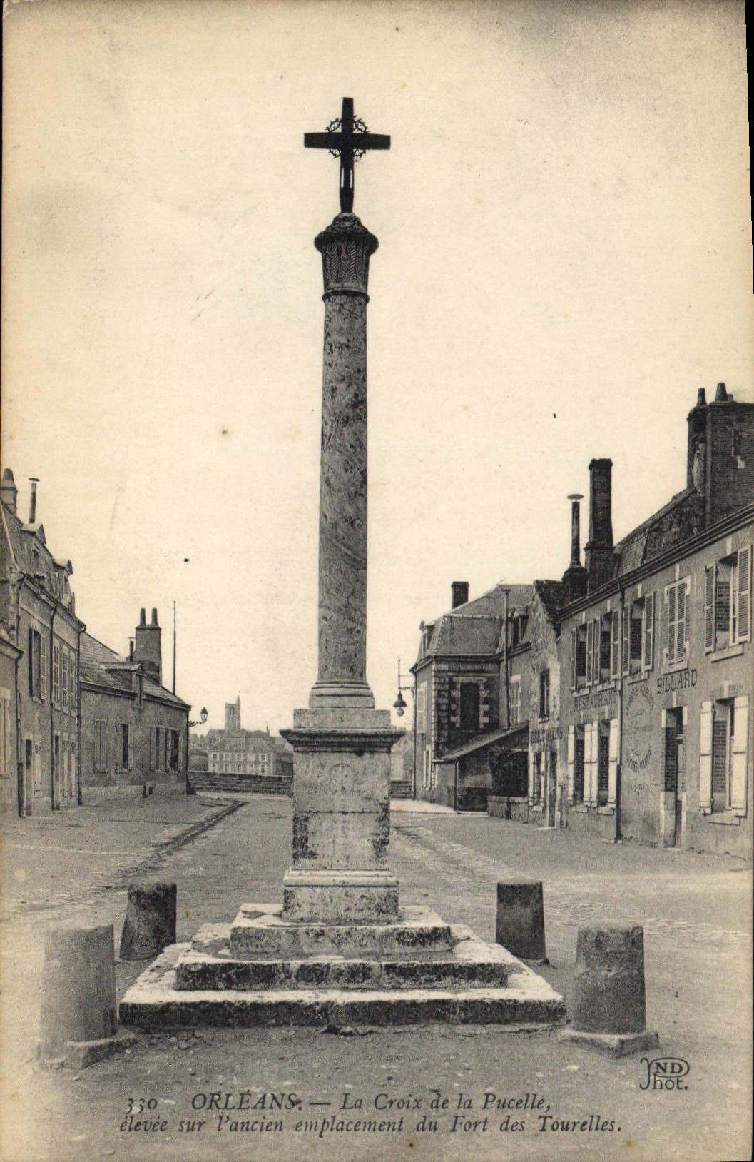 CPA Orleans La Croix de la Pucelle eleve sur l'ancien emplacement du Fort des Tourelles