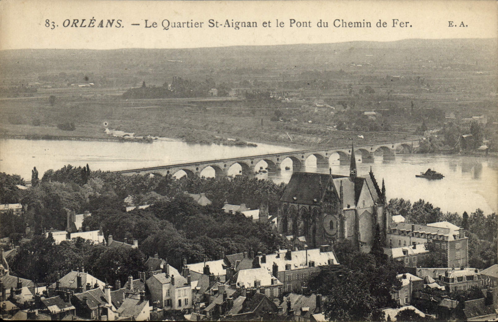 CPA Orleans Le Quartier St Aignan et le Pont du Chemin du Fer 