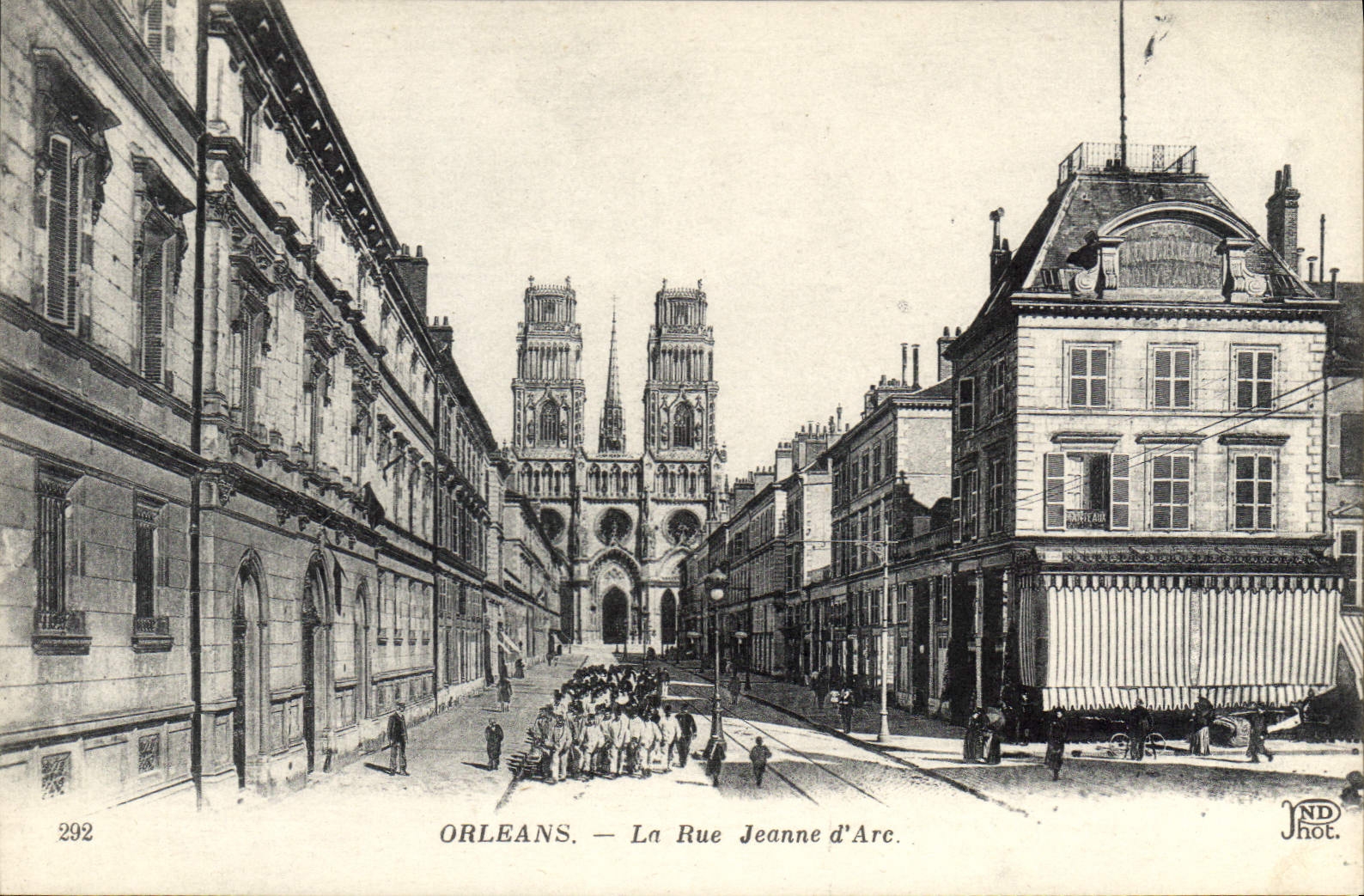 CPA Orleans La Rue jeanne d'Arc Soldats Militaria