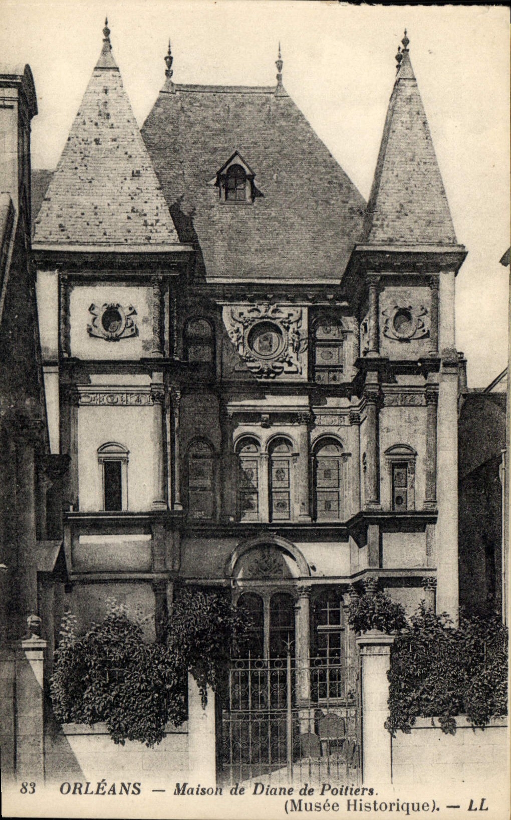 CPA Orleans Maison de Diane de Poitiers Musee Historique 