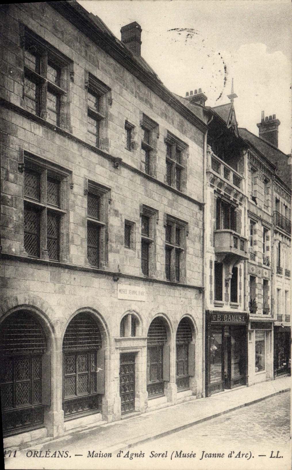 CPA Orleans Maison d'Agnes Sorel Musee Jeanne D'Arc