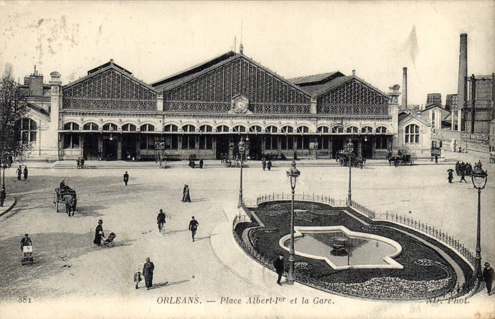 CPA Orleans Place Albert I et la Gare 
