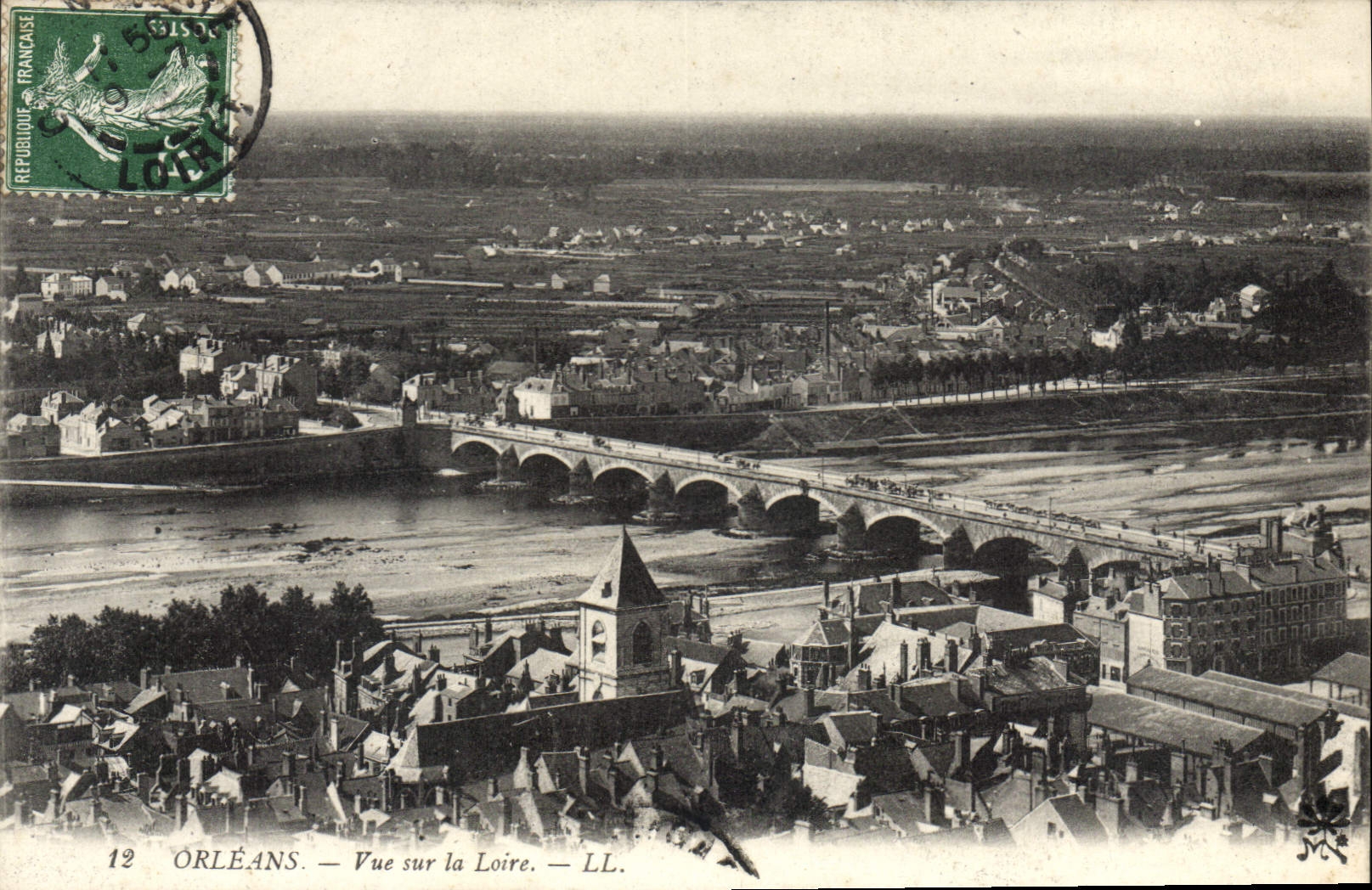 CPA Orleans Vue sur la Loire 