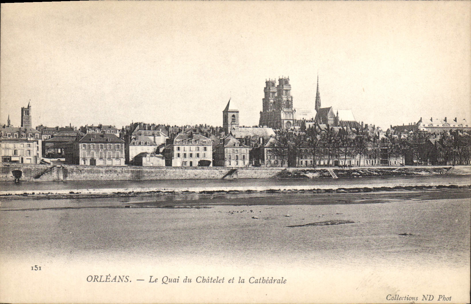 CPA Orleans Le Quai du Chatelet et la Cathedrale