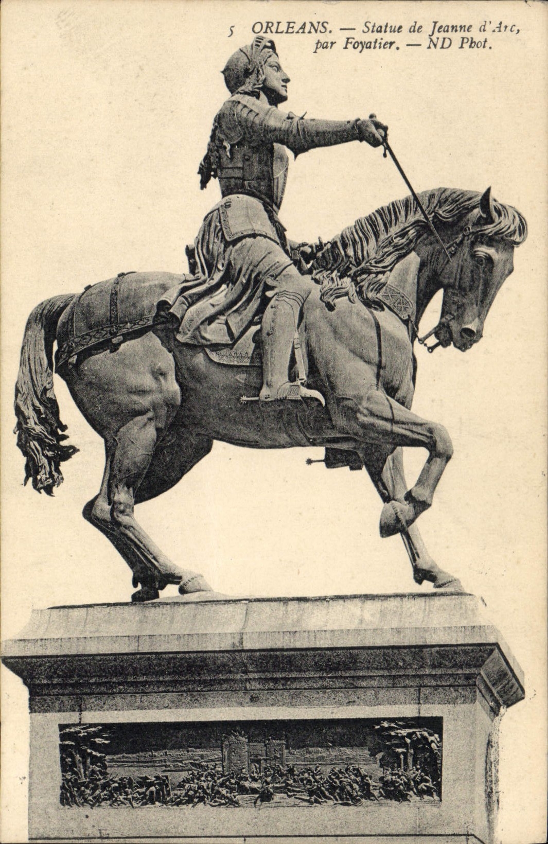 CPA Orleans Statue de Jeanne d'Arc par Foyatier