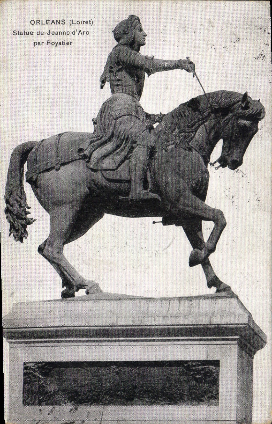 CPA Orleans Loiret Statue de Jeanne d'Arc par Foyatier